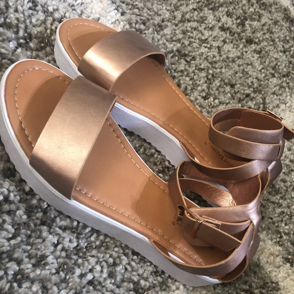 Rose Gold Sandal• Size 8•Never worn